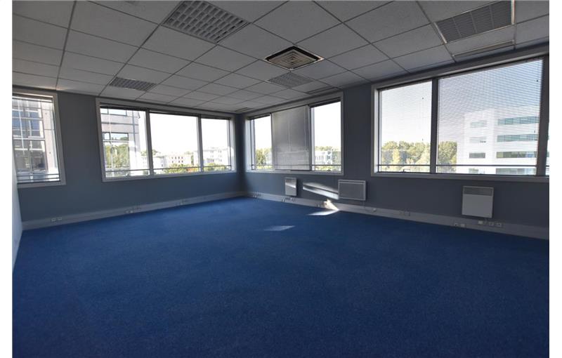 Achat de bureau de 239 m² à Villepinte - 93420 photo - 1