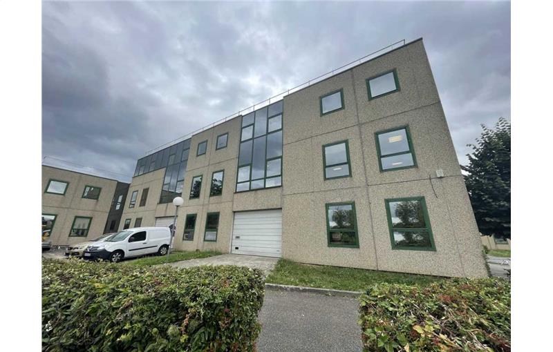 Bureau en vente de 1 334 m² à Viry-Châtillon - 91170 photo - 1