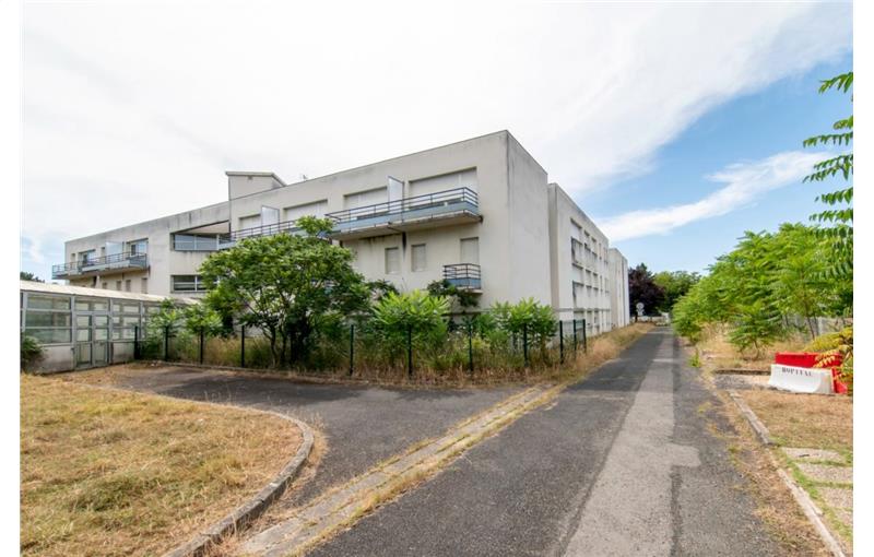 Achat de local commercial de 2 734 m² à Châtellerault - 86100 photo - 1