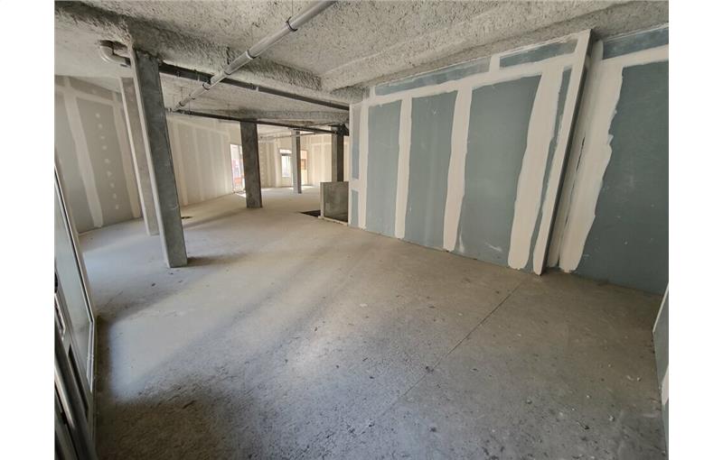 Vente de local commercial de 336 m² à Dijon - 21000 photo - 1