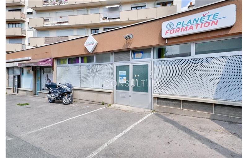 Vente de local commercial de 433 m² à Le Kremlin-Bicêtre - 94270 photo - 1