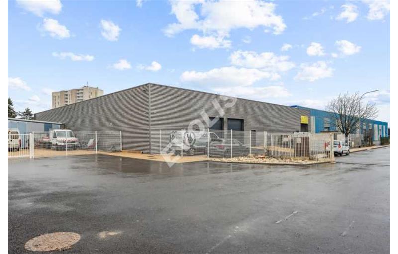 Vente de local commercial de 3 880 m² à Le Mée-sur-Seine - 77350 photo - 1