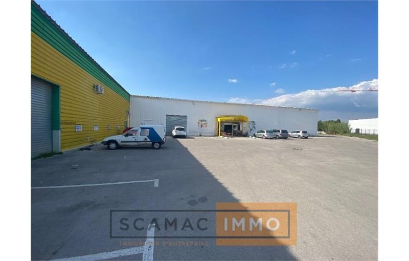 Local commercial à vendre de 2 500 m² à Marignane - 13700 photo - 1