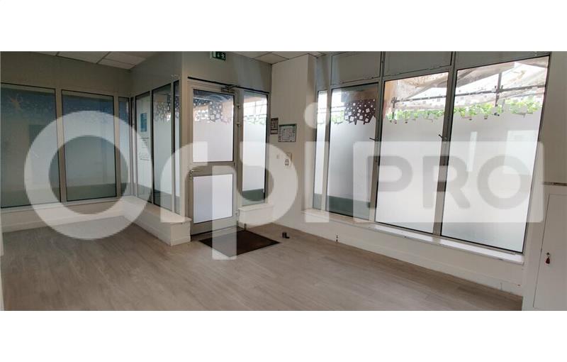 Achat de local commercial de 90 m² à Moissy-Cramayel - 77550 photo - 1