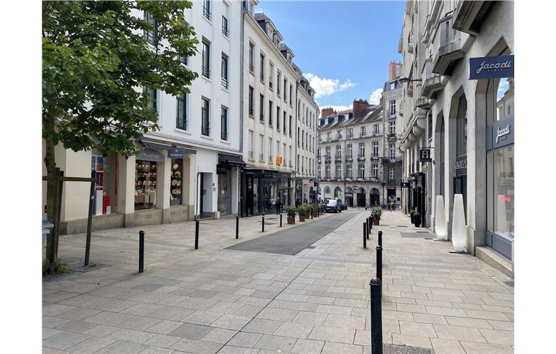 Vente de local commercial de 698 m² à Nantes - 44000 photo - 1