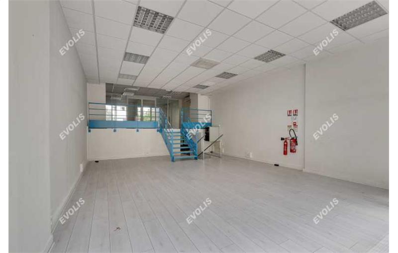 Achat de local commercial de 157 m² à Paris 19 - 75019 photo - 1