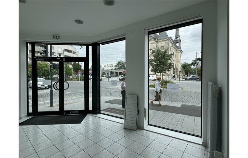 Vente de local commercial de 170 m² à Tours - 37000 photo - 1