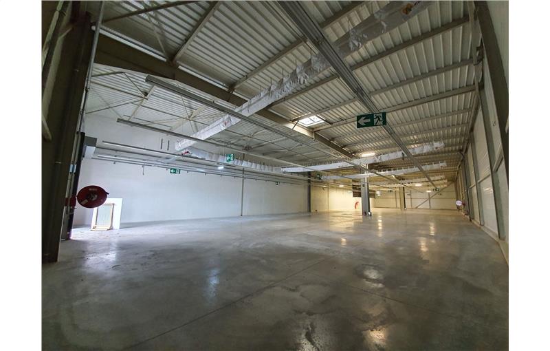 Vente de local commercial de 1 169 m² à Vert-Saint-Denis - 77240 photo - 1