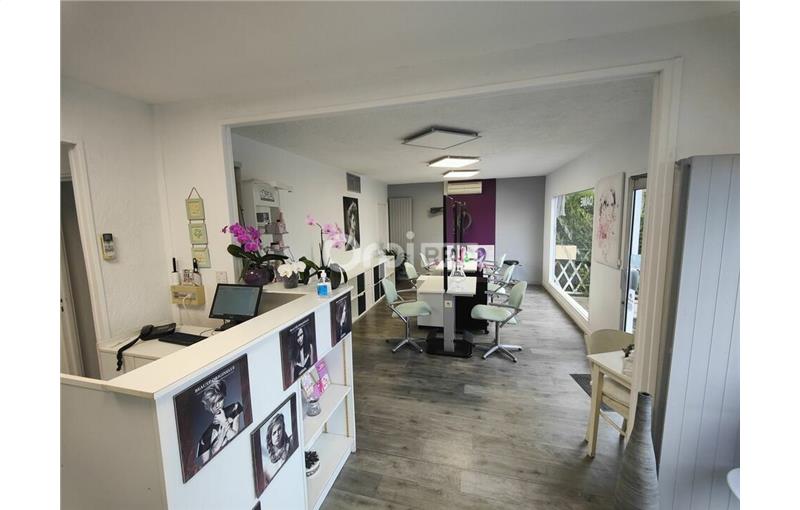 Fonds de commerce coiffure beauté bien être en vente à Viry-Châtillon - 91170 photo - 1