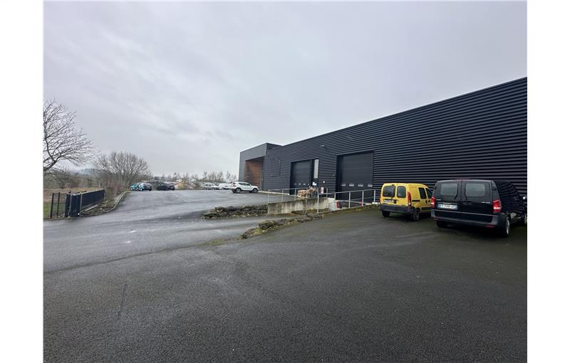 Vente d'entrepôt de 3 000 m² à Berd'huis - 61340 photo - 1