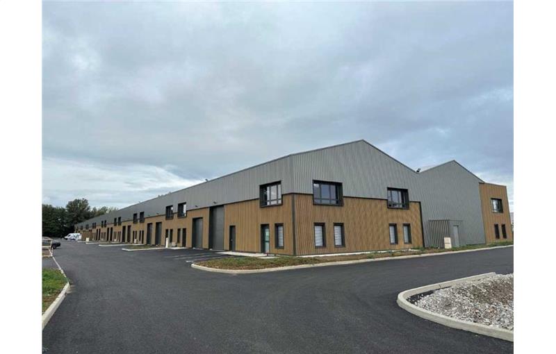 Entrepôt à acheter de 1 412 m² à Bourgoin-Jallieu - 38300 photo - 1