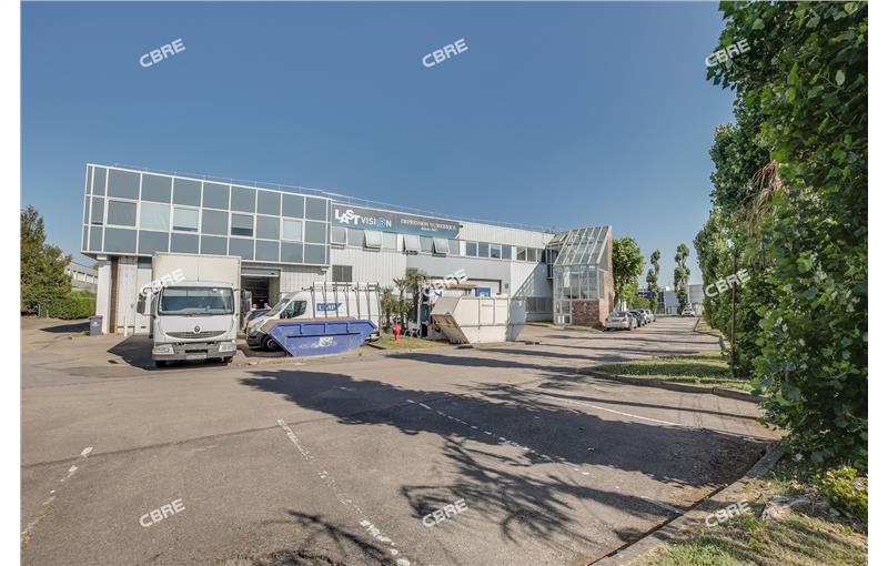 Entrepôt en vente de 729 m² à Buc - 78530 photo - 1