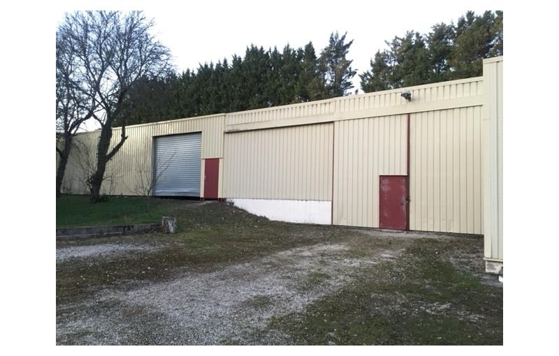 Vente d'entrepôt de 3 400 m² à Chamvres - 89300 photo - 1