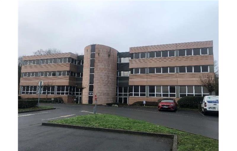 Vente d'entrepôt de 3 750 m² à Gif-sur-Yvette - 91190 photo - 1