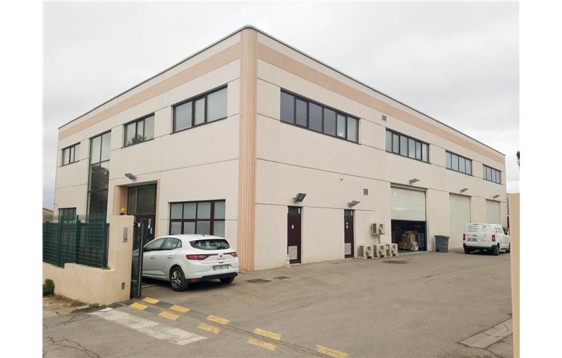 Entrepôt en vente de 1 400 m² à La Seyne-sur-Mer - 83500 photo - 1