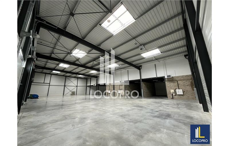 Vente d'entrepôt de 900 m² à Marignane - 13700 photo - 1