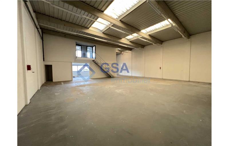 Vente d'entrepôt de 300 m² à Moissy-Cramayel - 77550 photo - 1