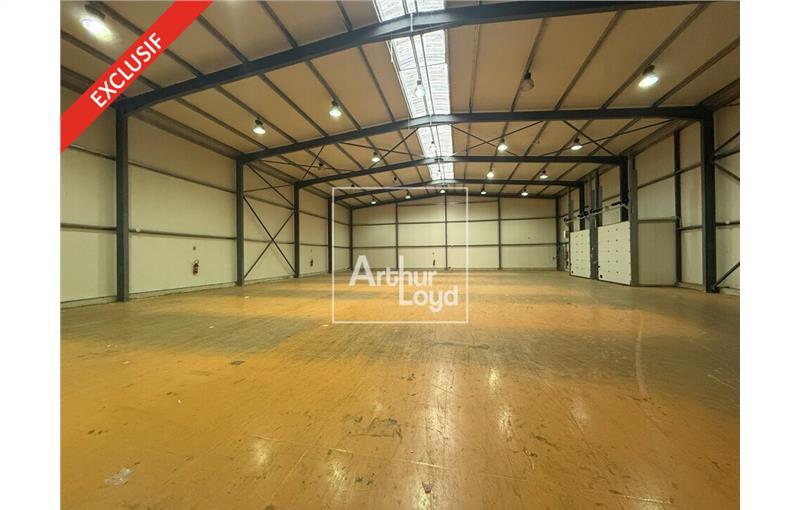 Vente d'entrepôt de 3 000 m² à Moret-sur-Loing - 77250 photo - 1