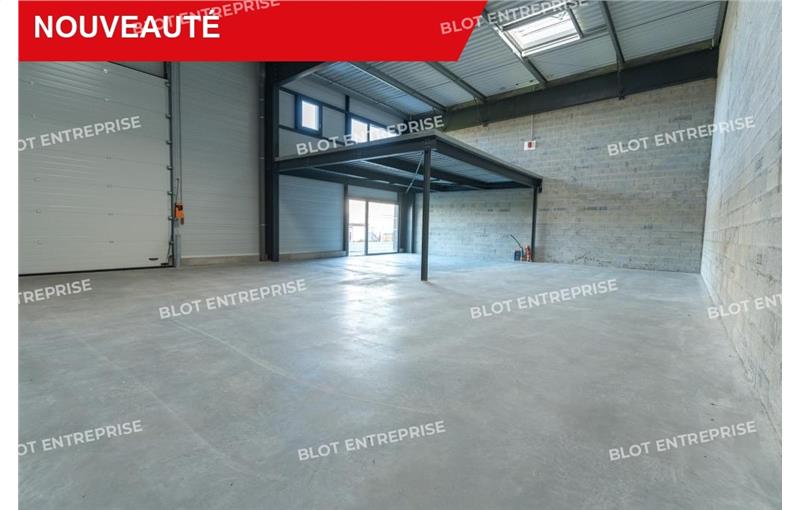 Vente d'entrepôt de 199 m² à Saint-Molf - 44350 photo - 1