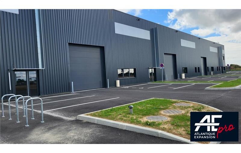 Entrepôt à acheter de 369 m² à Saint-Nazaire - 44600 photo - 1