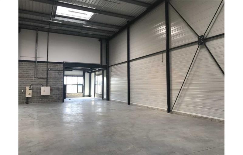 Entrepôt à acheter de 7 876 m² à Saint-Pierre-du-Perray - 91280 photo - 1