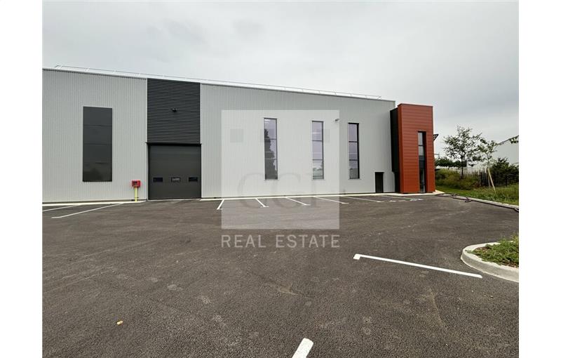 Entrepôt à vendre de 1 630 m² à Saint-Quentin-Fallavier - 38070 photo - 1