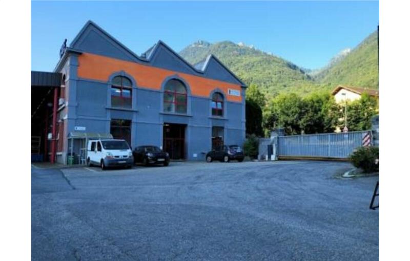 Achat d'entrepôt de 9 762 m² à Saint-Rémy-de-Maurienne - 73660 photo - 1