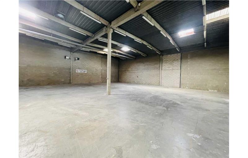 Entrepôt en vente de 911 m² à Torcy - 77200 photo - 1